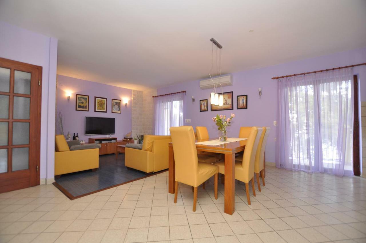 Apartment Toya Slatine Exteriér fotografie
