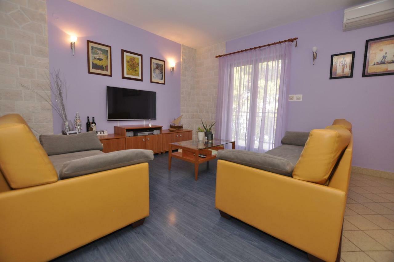 Apartment Toya Slatine Exteriér fotografie